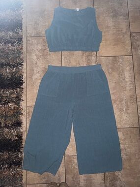 Wide-Leg Two-Piece Set in Teal - Sleeveless Crop Top & Pants
